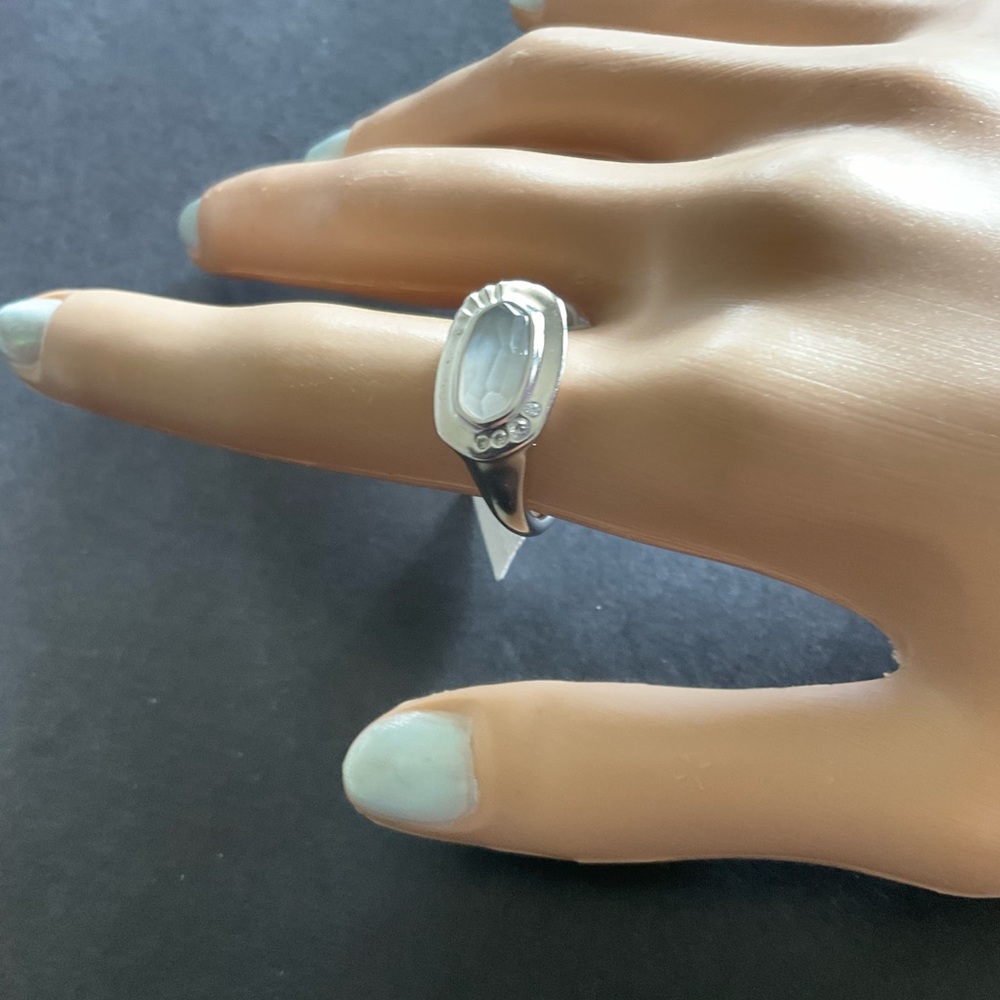 Kendra Scott Gray Illusion Ring 8 - Picture 5 of 10